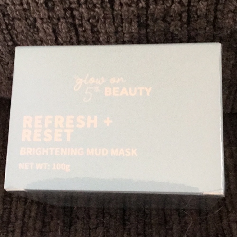 GLOW ON 5TH BEAUTY Brightening mud mask